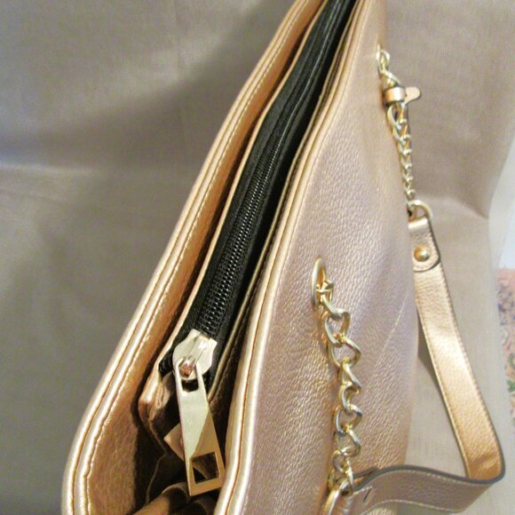 Original LUCA FERRI Jet Set Chain Top Zip Multifunction Tote, Color Pale Gold - Picture 4 of 7